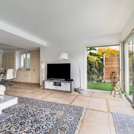 8 Personnes Bord De Villa *