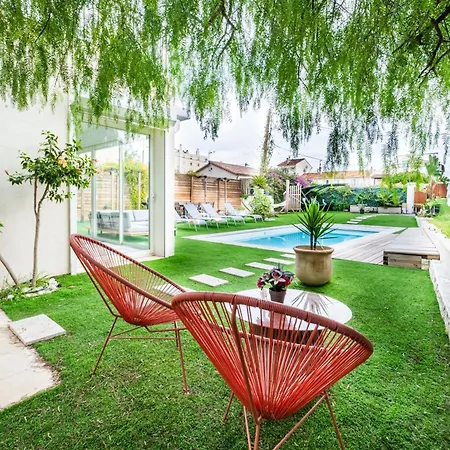 8 Personnes Bord De Villa